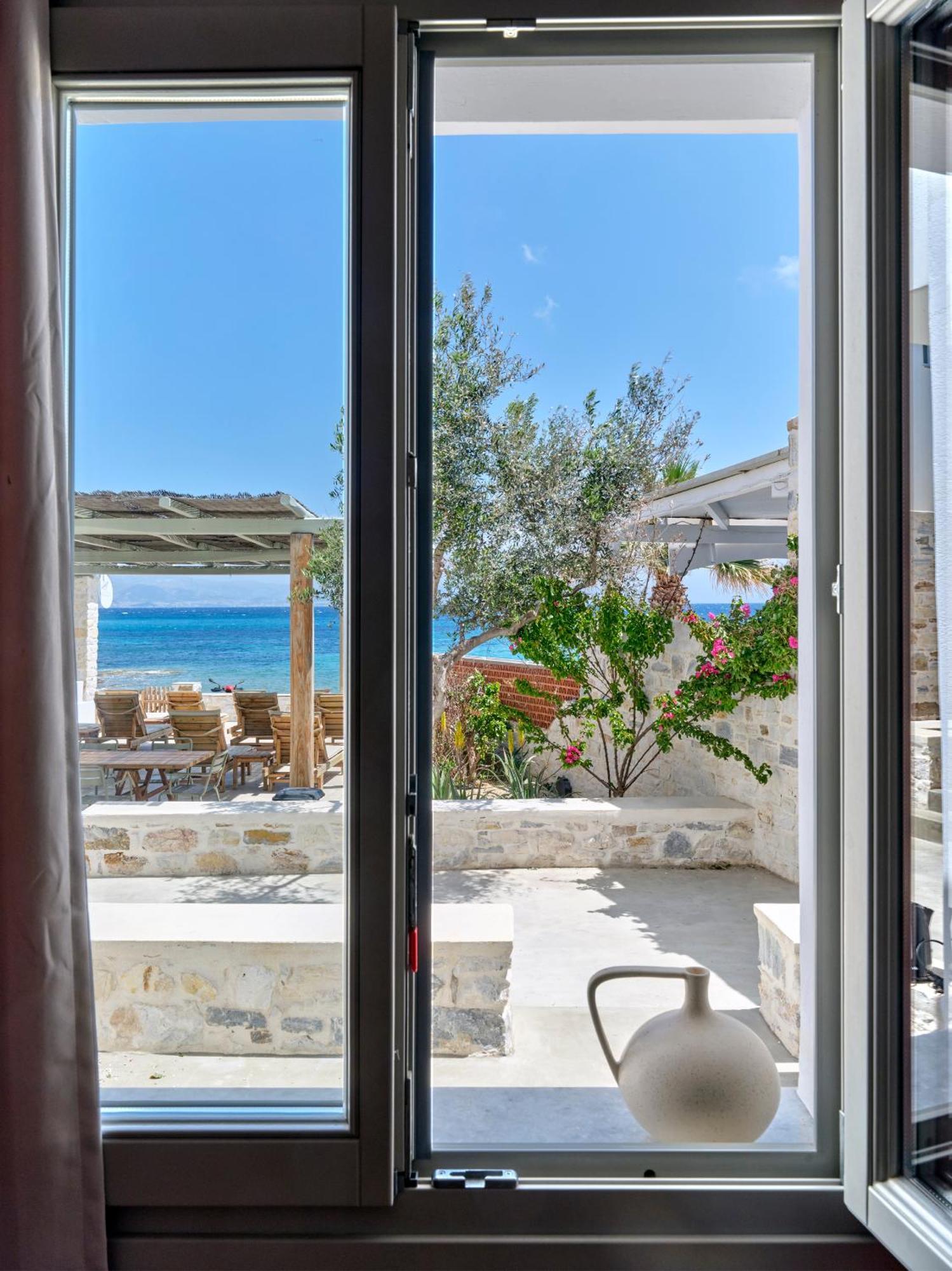 Magoo Suites Logaras Ngoại thất bức ảnh