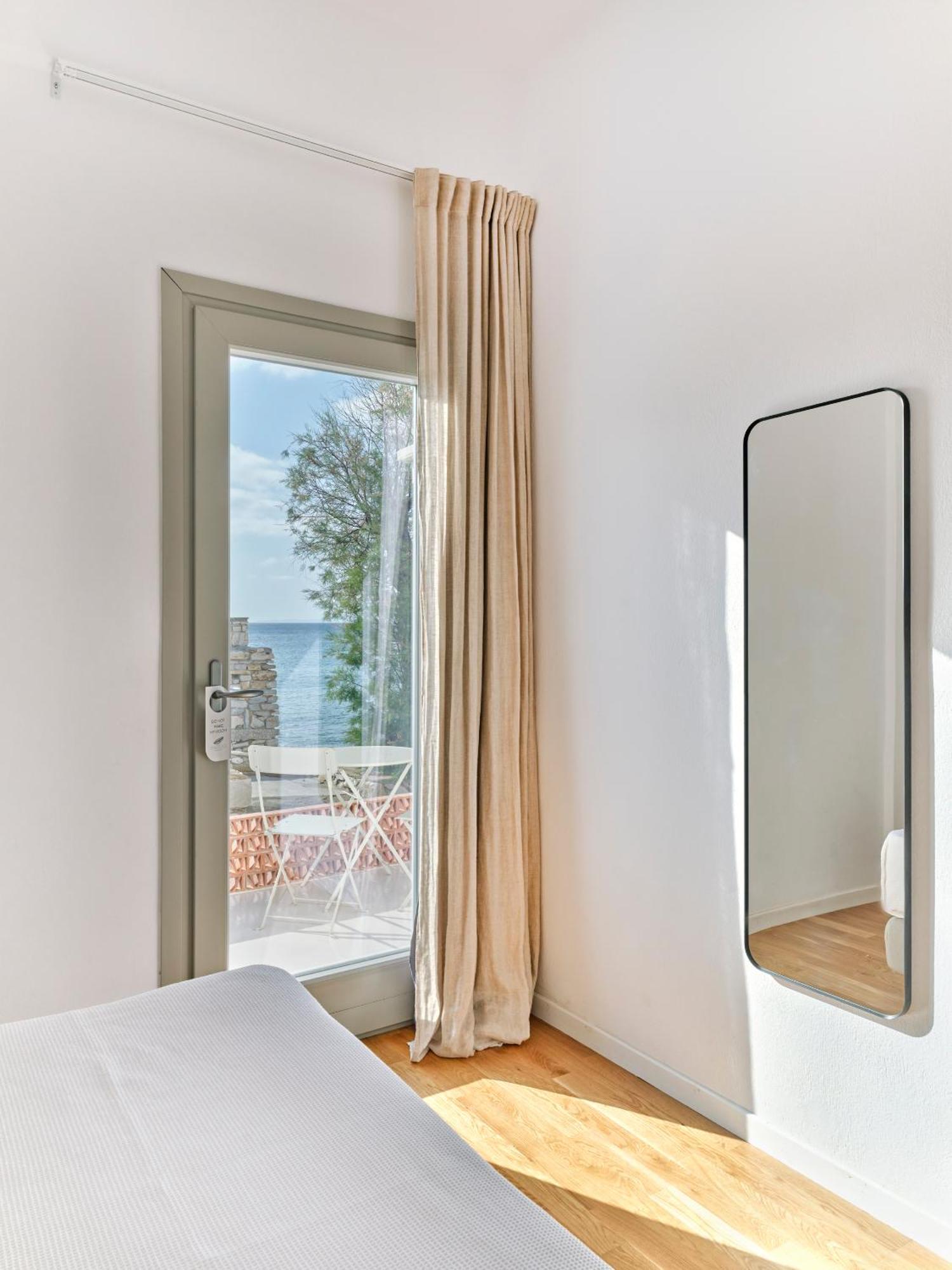 Magoo Suites Logaras Ngoại thất bức ảnh