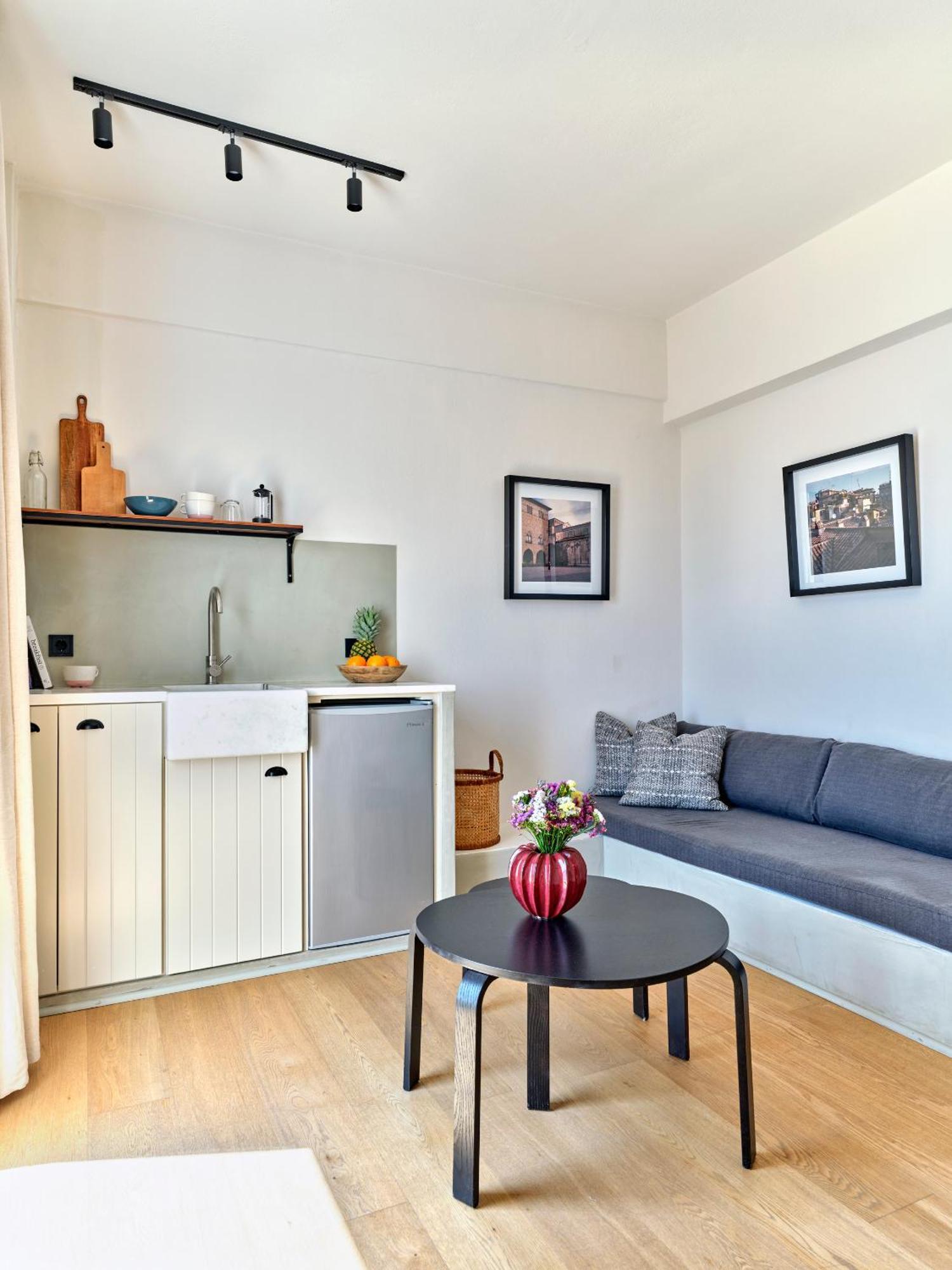 Magoo Suites Logaras Ngoại thất bức ảnh