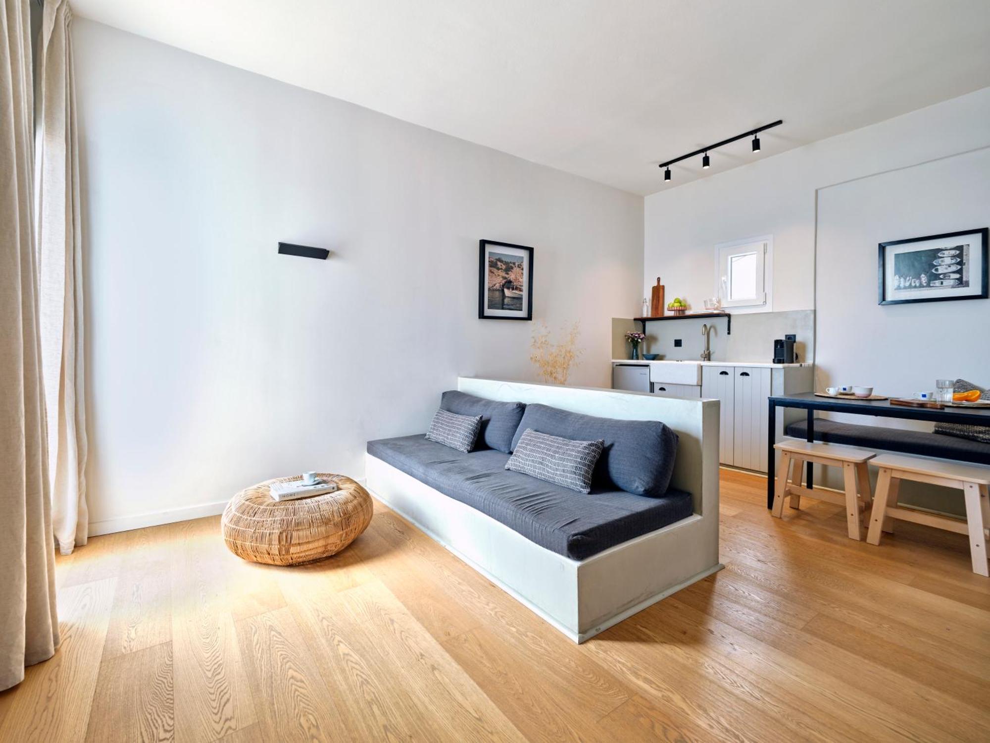 Magoo Suites Logaras Ngoại thất bức ảnh